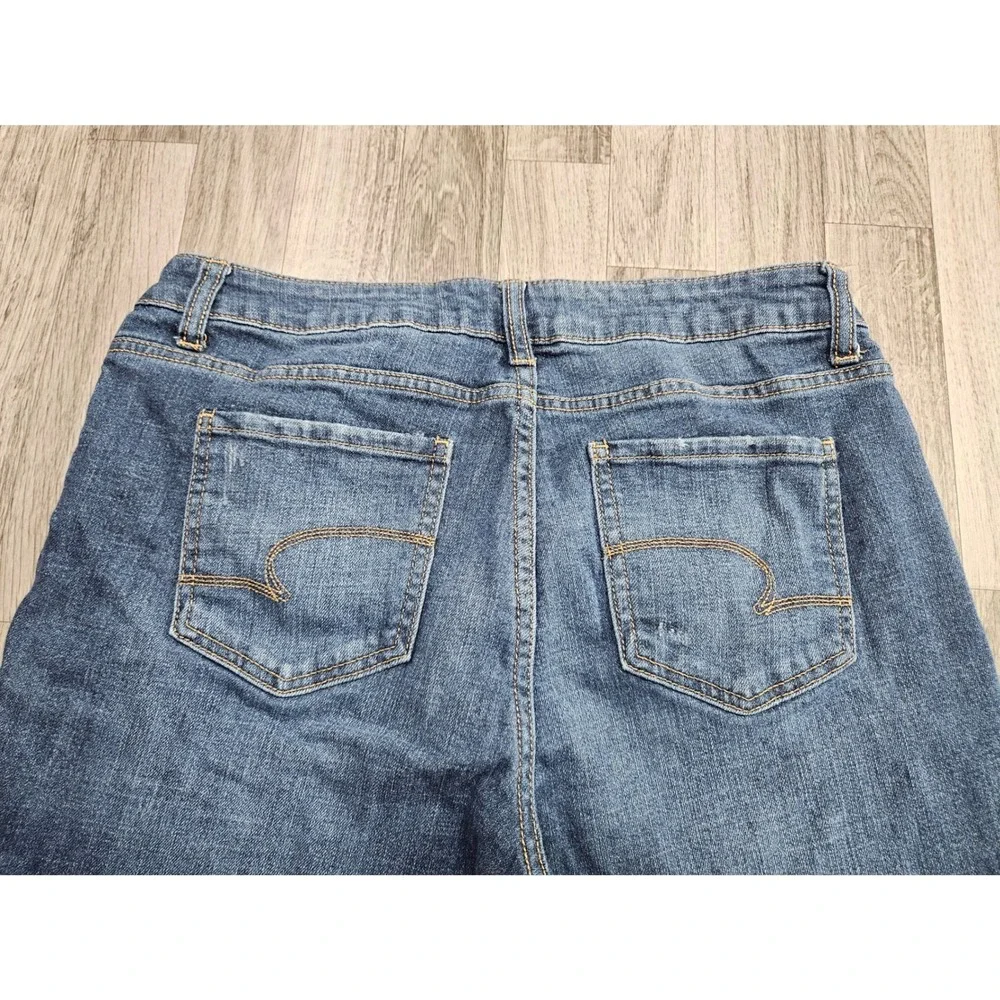 Time and Tru Capri Jeans Women 14 Blue Distressed Mid-Rise Denim